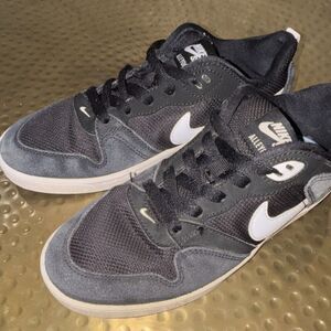 Nike SB Alleyoop Low Top Skate Shoes Black/Gray White Swoosh US size 5Y